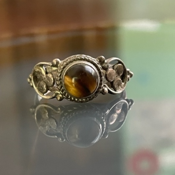 Sterling Silver Tigers Eye Ring-Rare Find - Picture 1 of 4